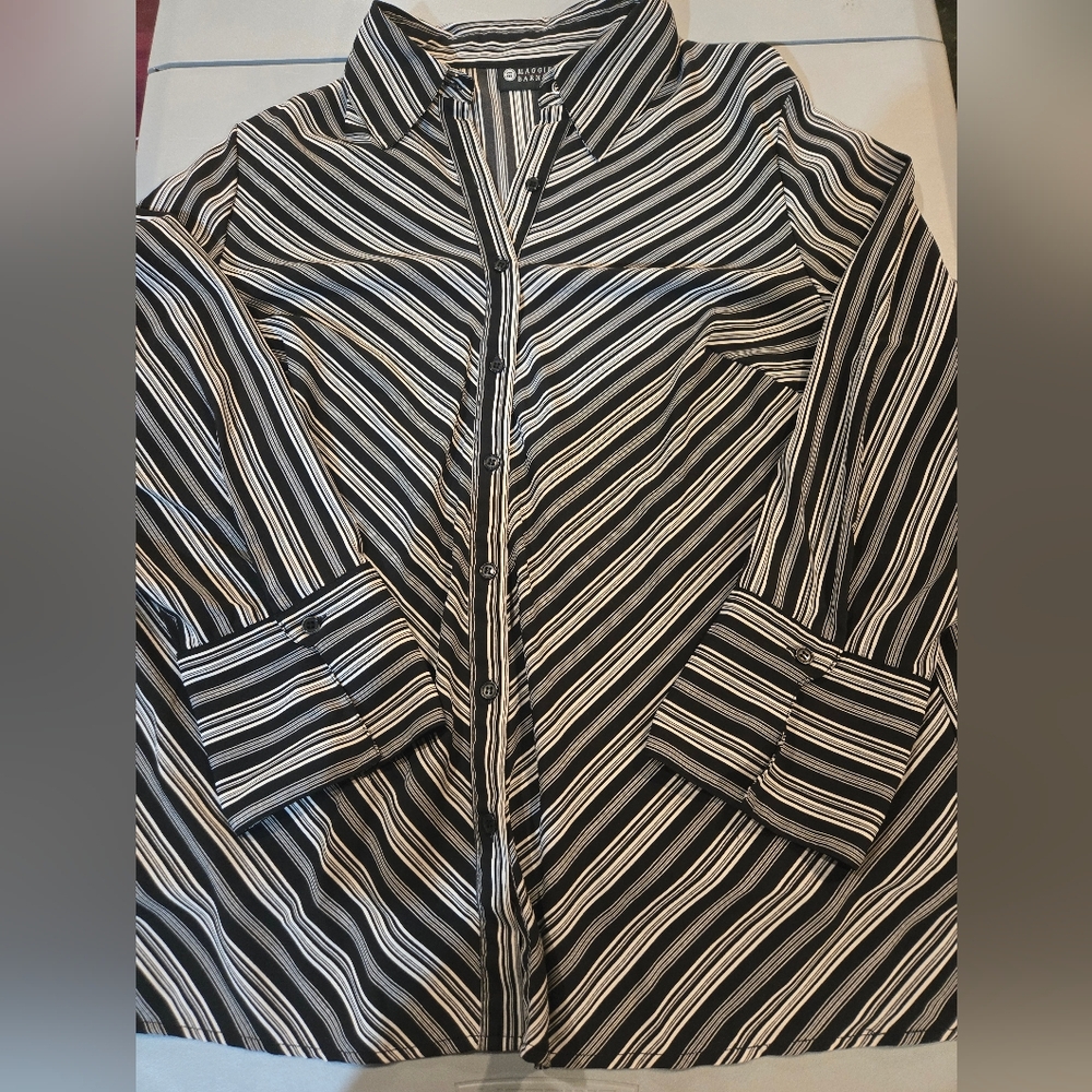 Maggie Barnes Black and White Striped Shirt (4c20)